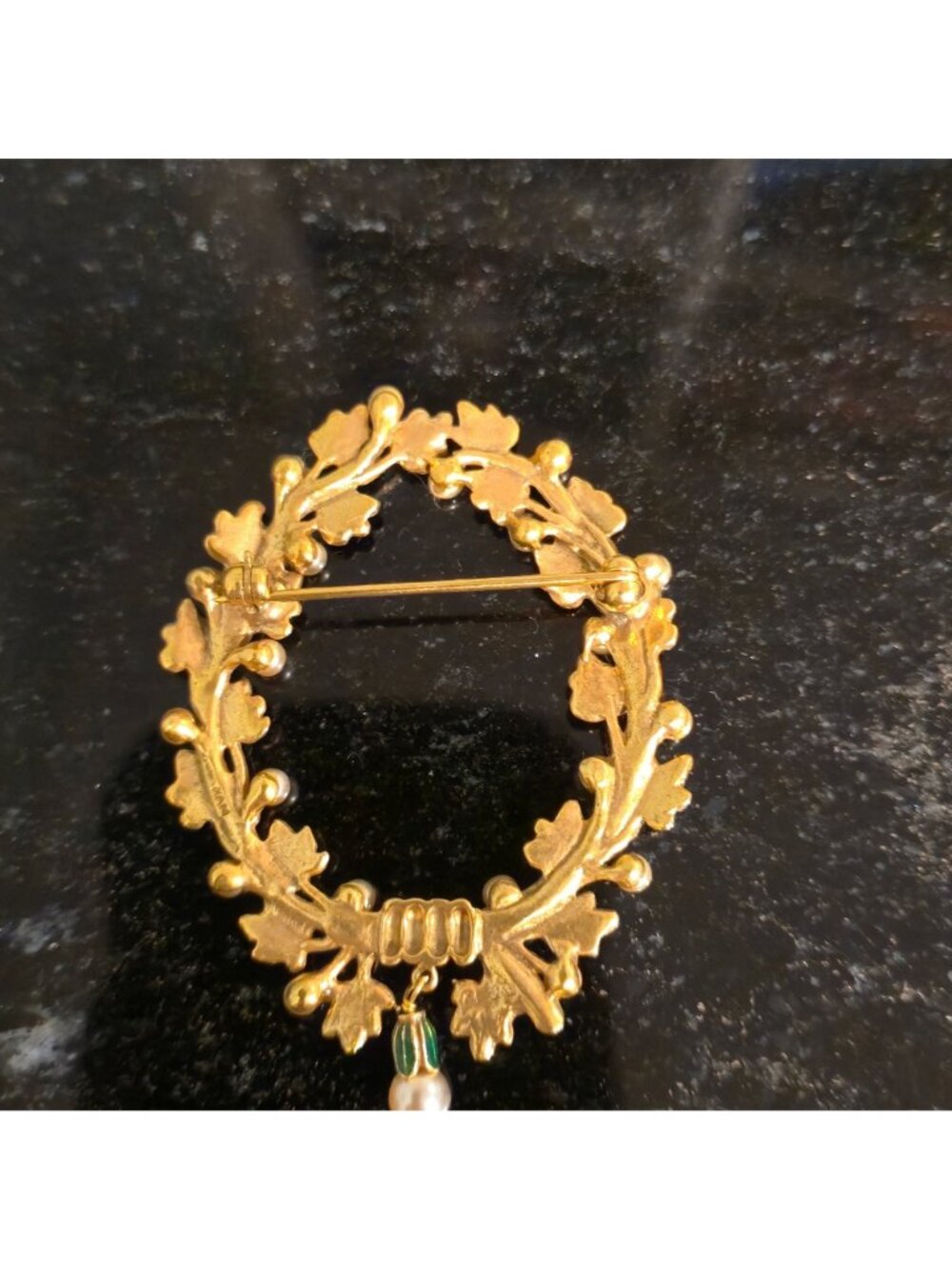 Metropolitan Museum Of Art Laurel Lavaliere BROOCH Enamel & Faux Pearl With Box - Picture 6 of 9